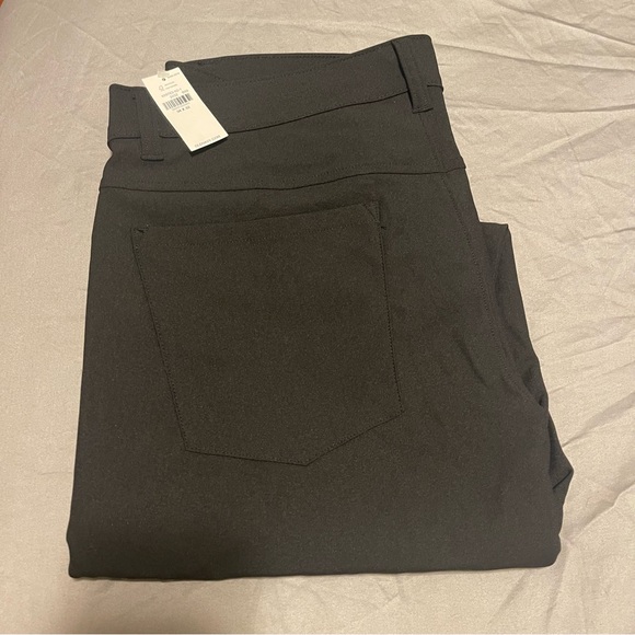 MEN’S-NWT-Old Navy pants 100% Polyester with mechanical stretch. Black 34 X 32 - Picture 1 of 5